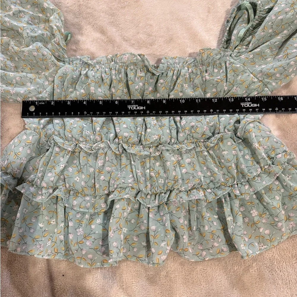 She + Sky Ladies M Floral Green cropped Ruffle Blouse - Picture 6 of 7